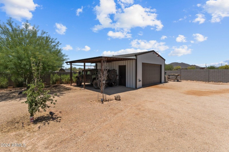 22X22 shop w/Carport