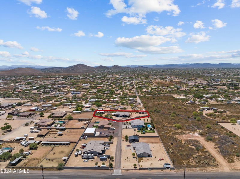 Aerial of the entry from 7th Ave