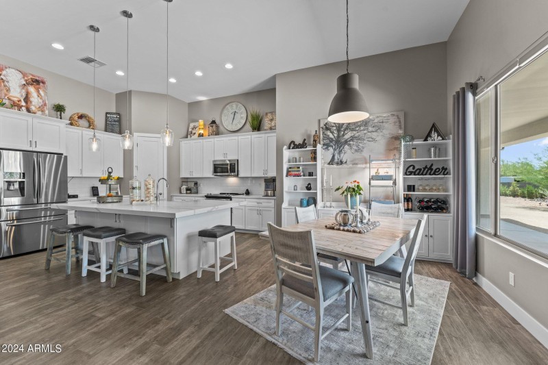 Kitchen w/Dining Area