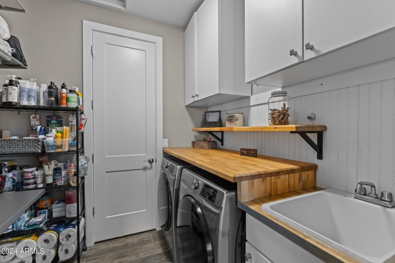 Custom Laundry w/sink