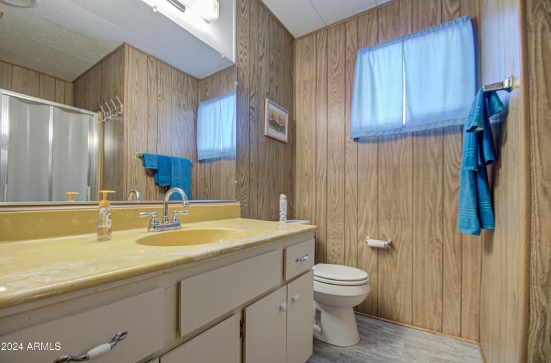 Bathroom 2-pic 2