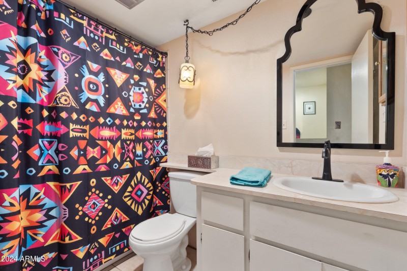 Unpstairs Bathroom