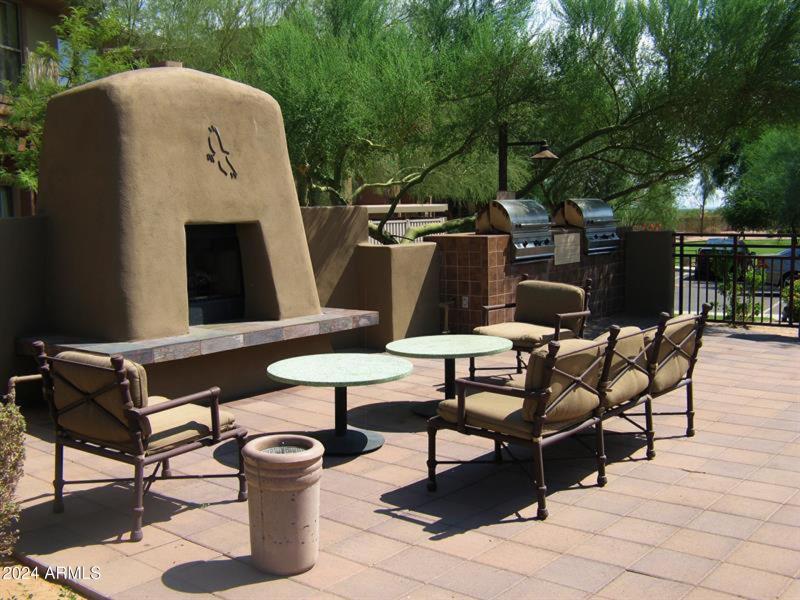 O - Outdoor Fire Place & BBQ