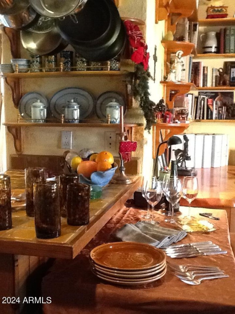 J2 House Counter Island