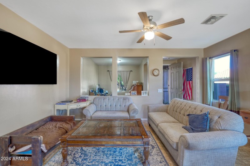 16043_935 South White Calcites Drive