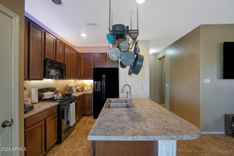 16078_935 South White Calcites Drive