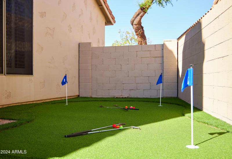 3-Hole Putting Green