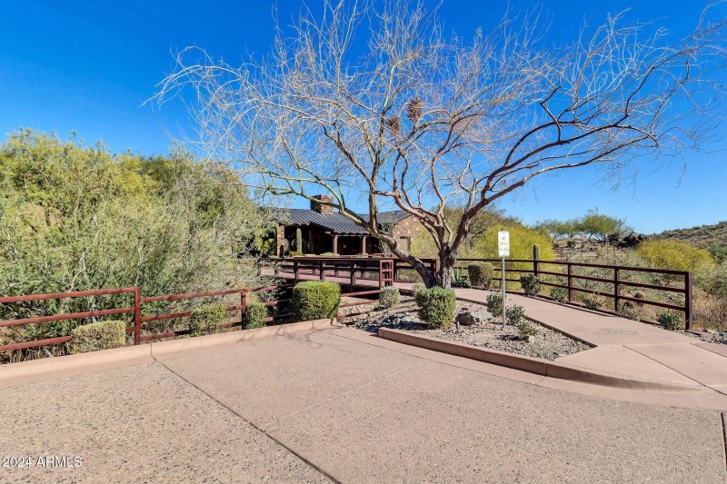013_Ranch House Entrance Parking