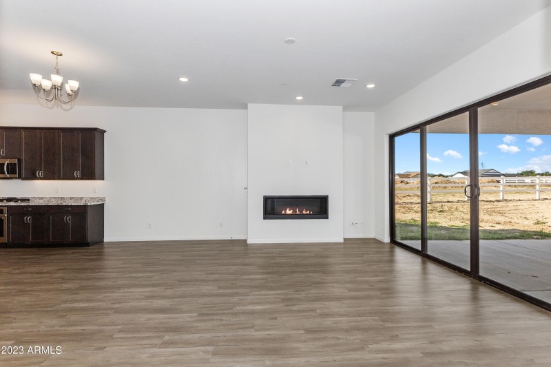 005_Living Room