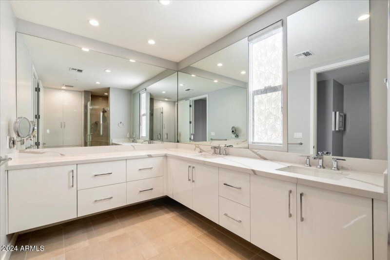 MasterSuite Bath