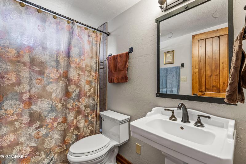 8950 W Antoinette Way-40