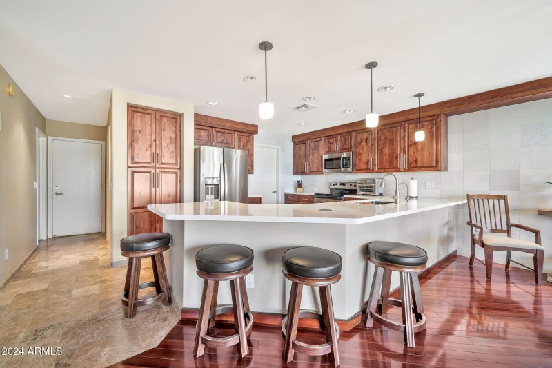 Kitchen/Breakfast Bar