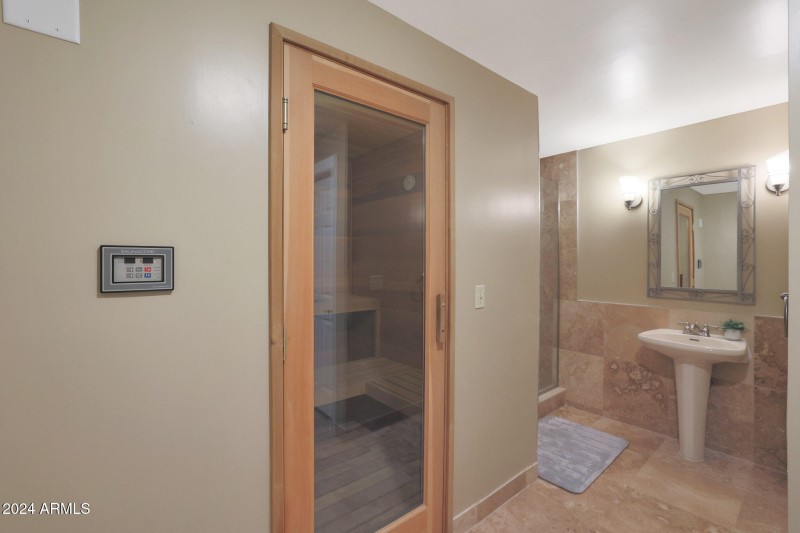 Bathroom 4_View 1