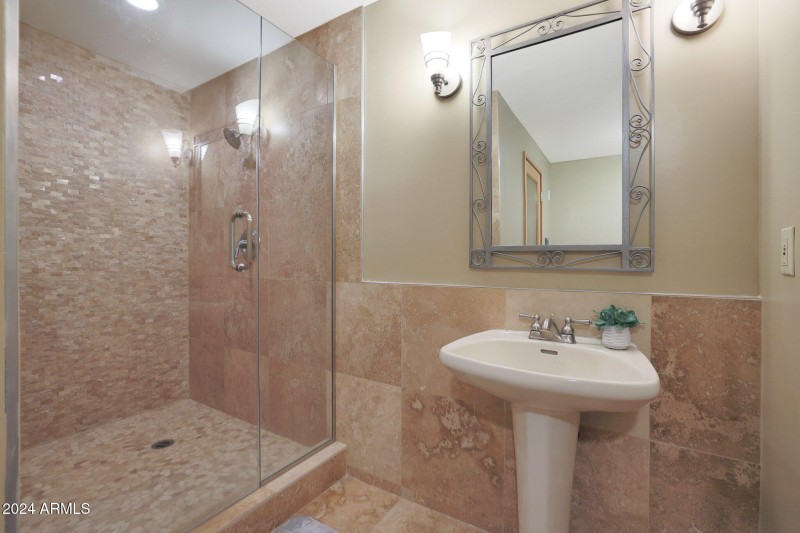 Bathroom 4_View 2