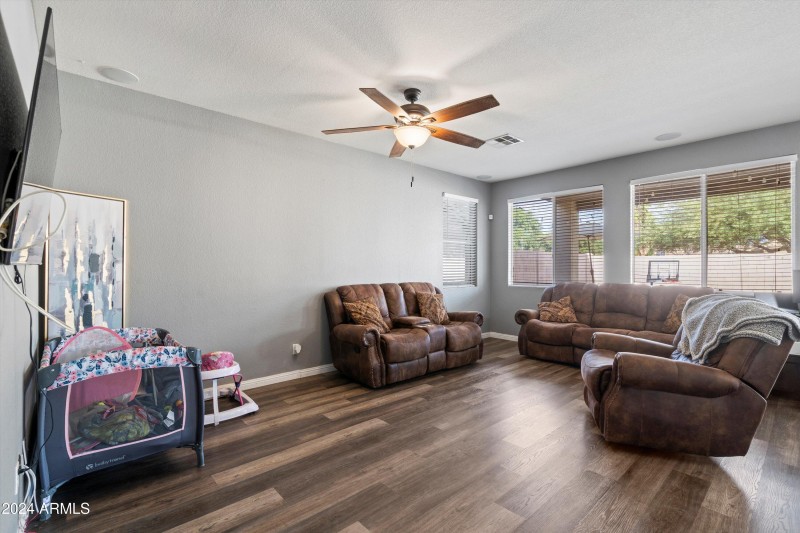 07-Main Living Area