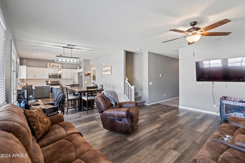 08-Main Living Area