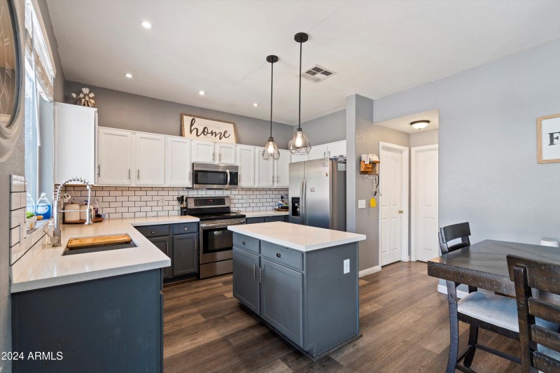 09-Kitchen