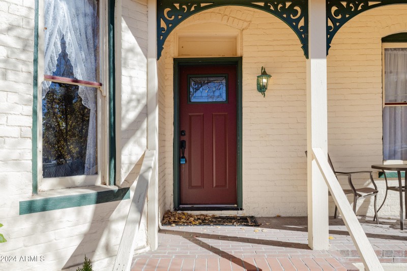 02.FrontDoor