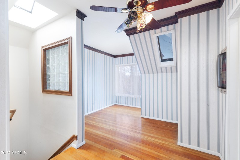 19.StairsLanding_01