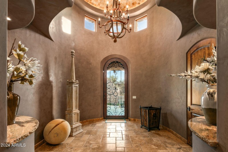 32-web-or-mls-Entry ~ Foyer