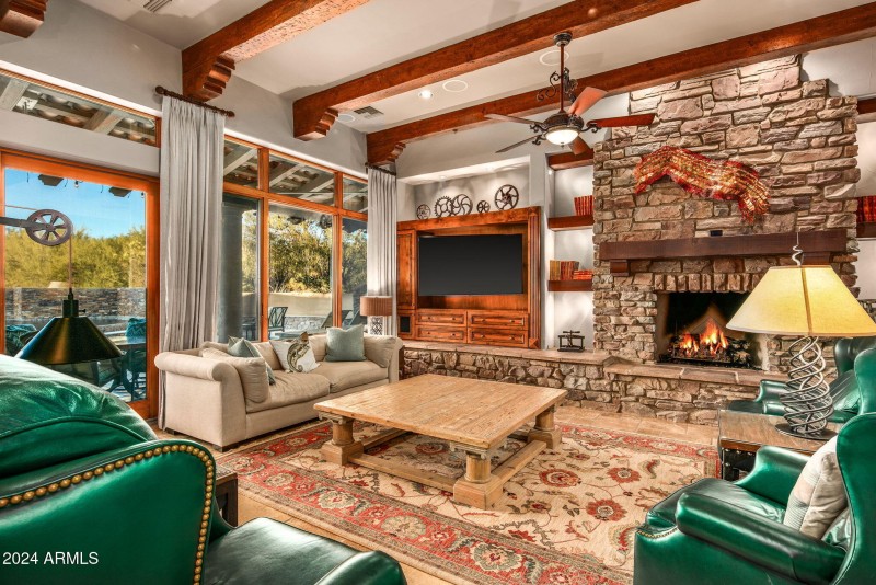 38-web-or-mls-Living Room Details
