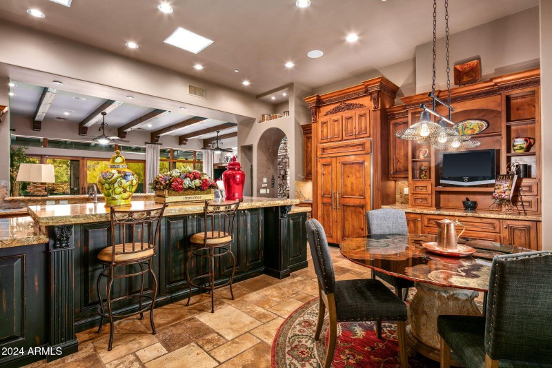 49-web-or-mls-Eat In Areas