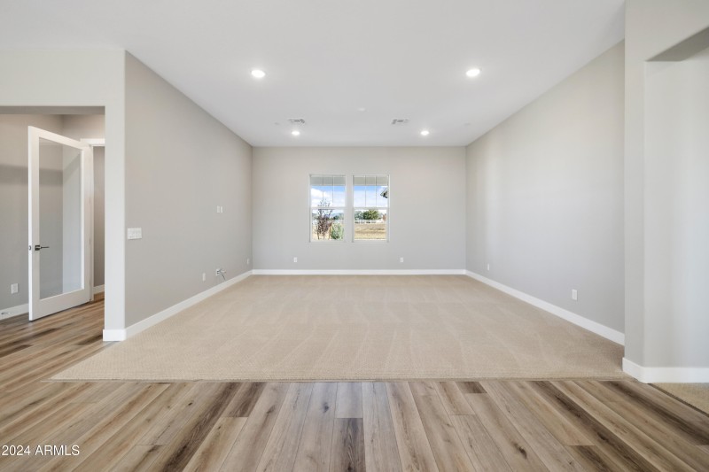005_Living Room