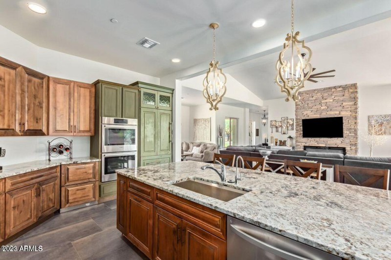 CUSTOM KITCHEN