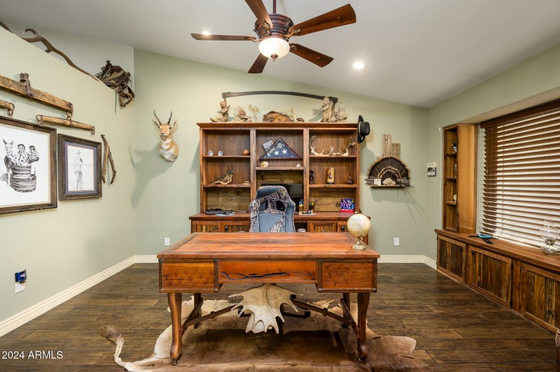Office/Den/Bedroom