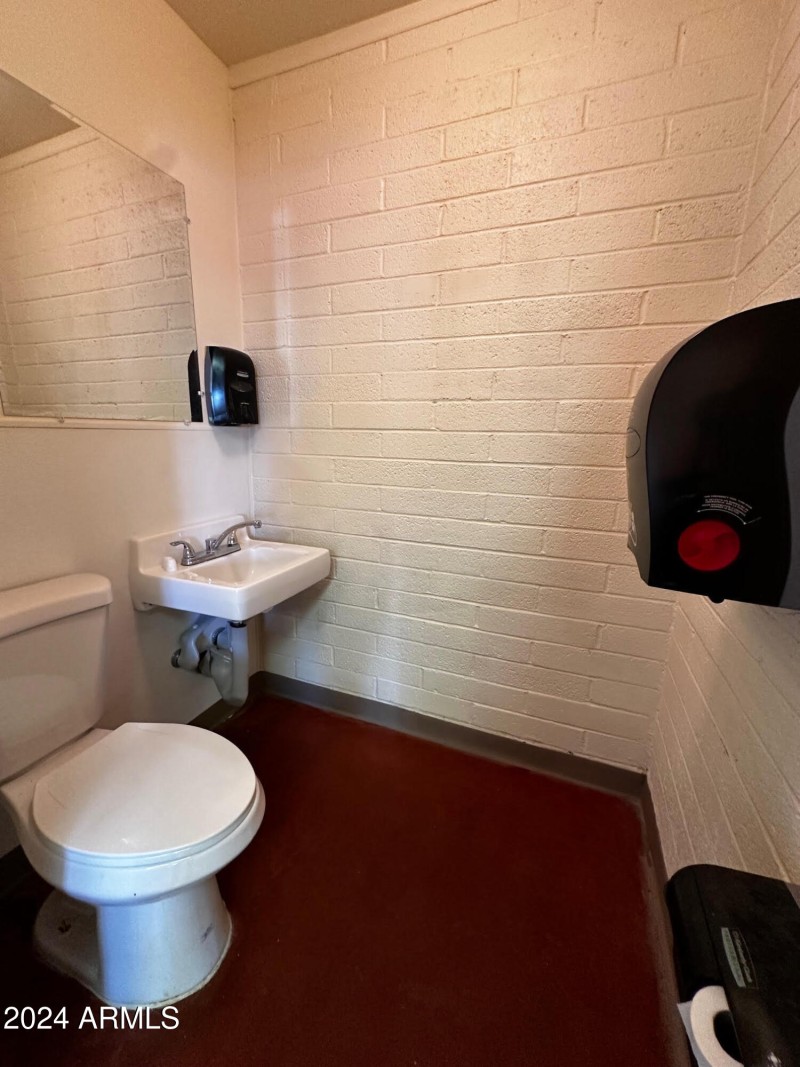 ROOM 2 BATHROOM
