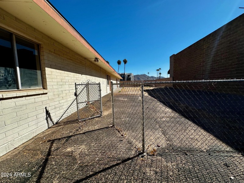 LEFT YARD GATE