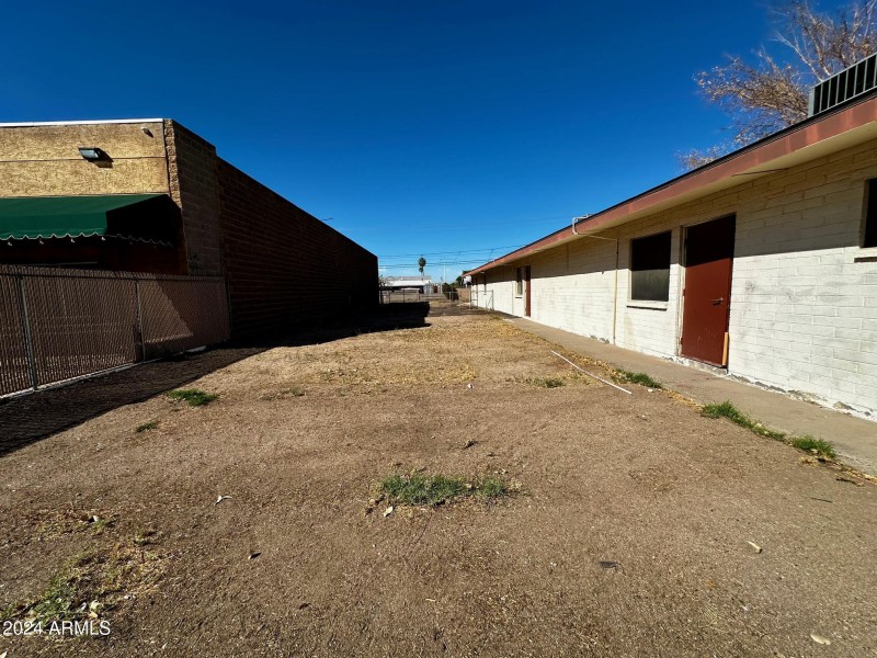 LEFT YARD