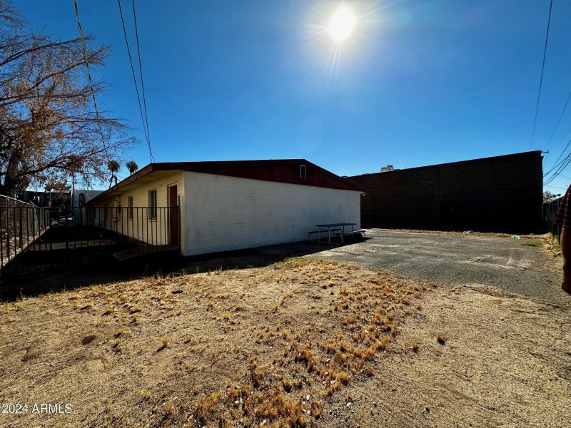 RIGHT SIDE FACING BUILDING
