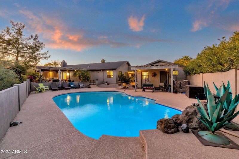 50-web-or-mls-15019-n-mayflower-dr