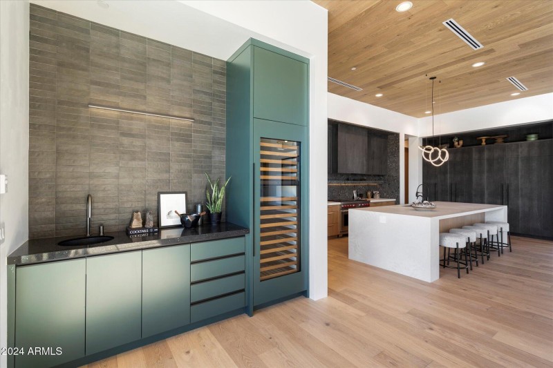 Wet-Bar off Kitchen!