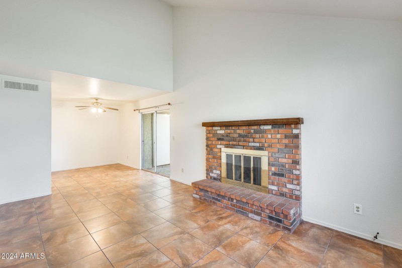Family/Dining/SidePatio