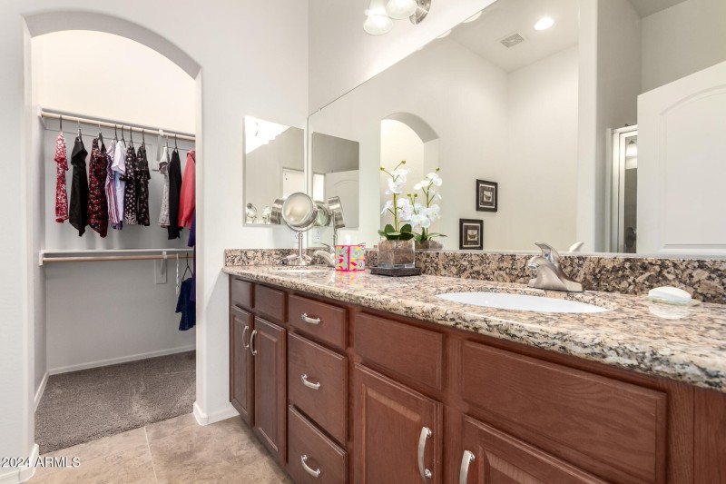 19 Master Bathroom