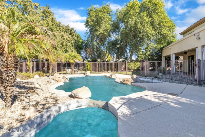 Pool & Spa