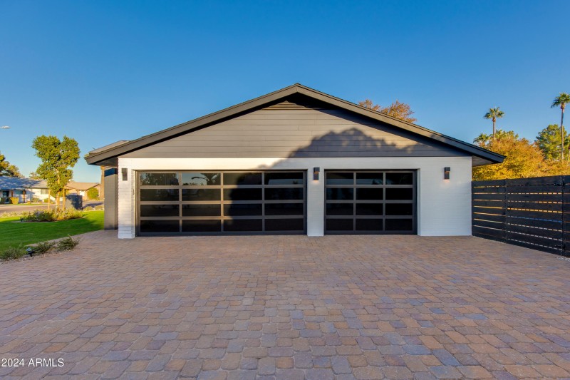 3 CAR GARAGE