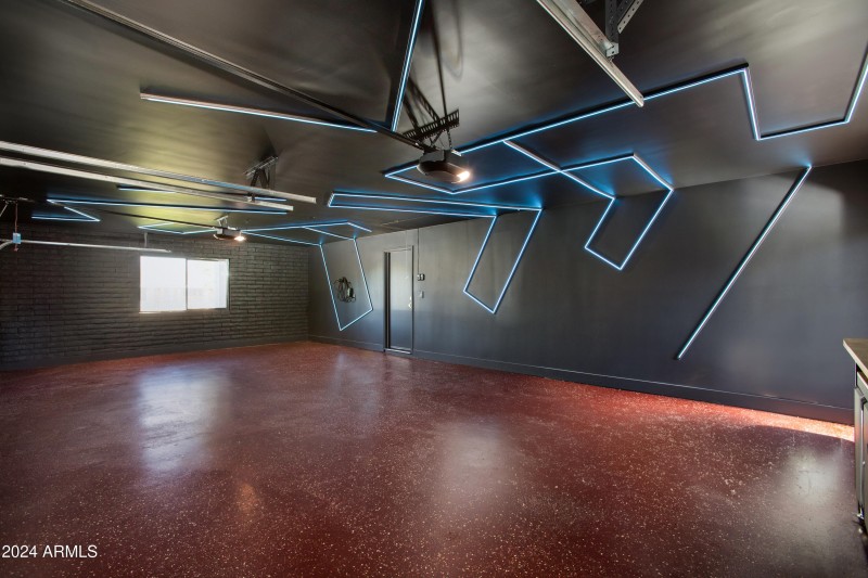 3 CAR GARAGE