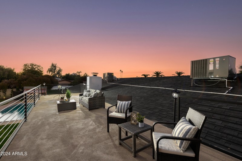 ROOFTOP DECK