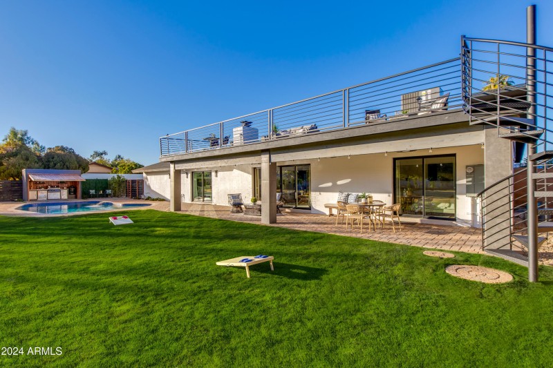 LARGE GRASS YARD