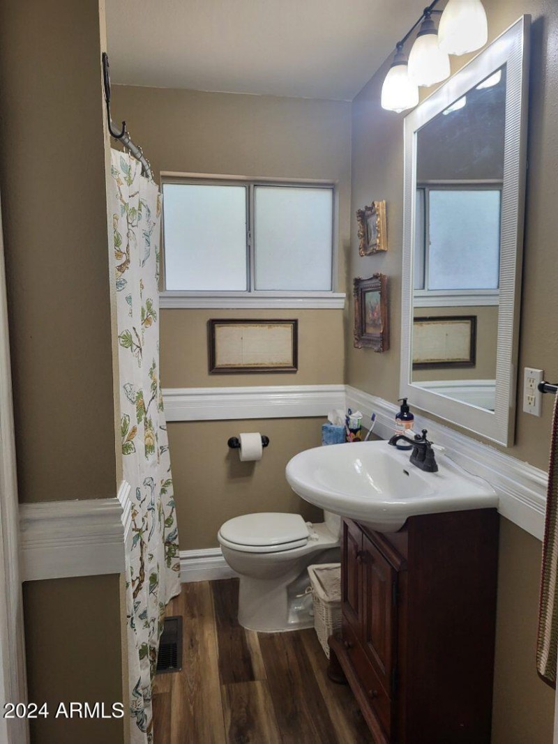 BATHROOM 2