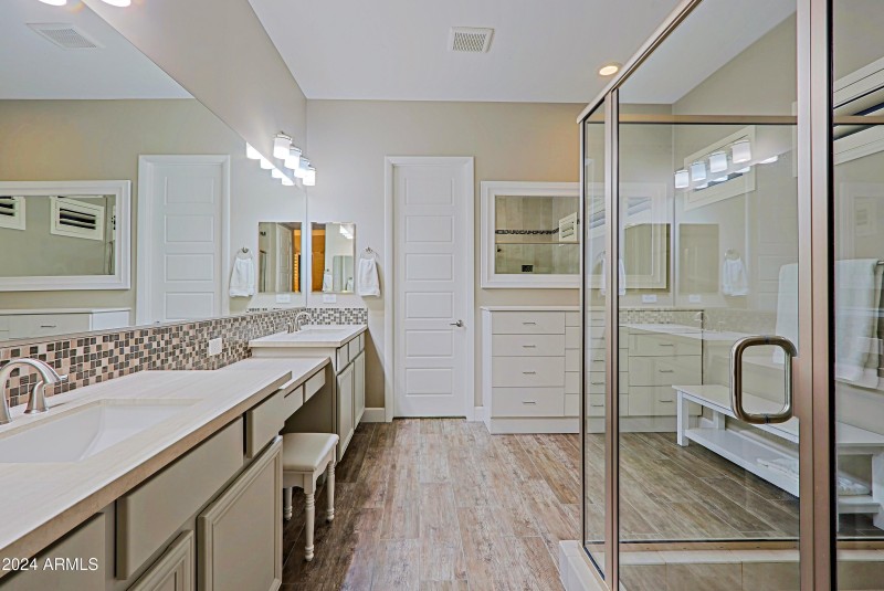 Primary suite bath