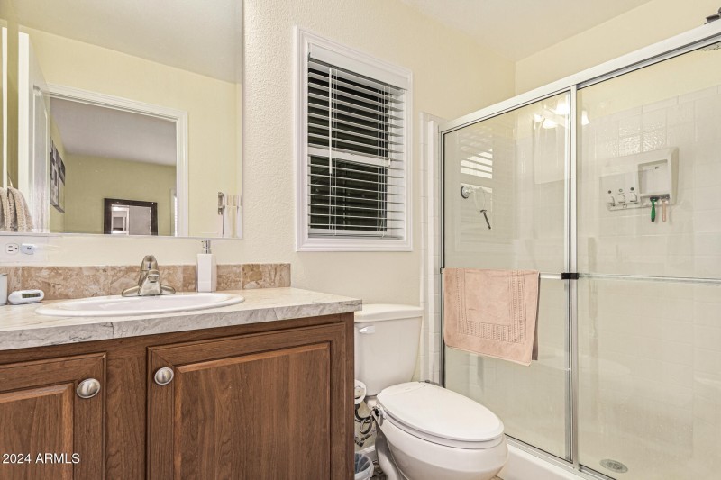 Apache213PrimaryBathroom3