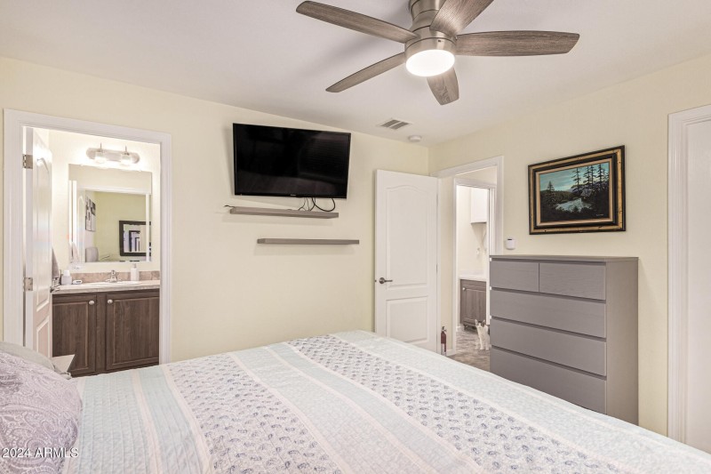 Apache213PrimaryBedroom2