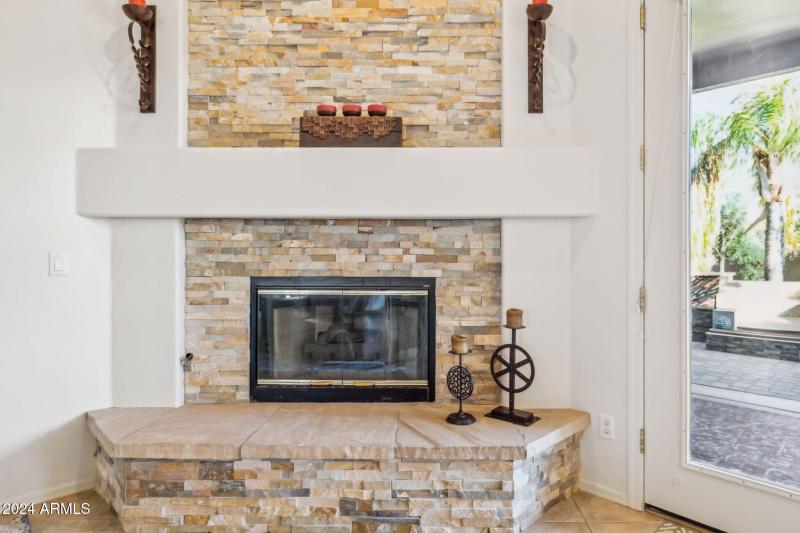 13-web-or-mls-27231-n-47th-st