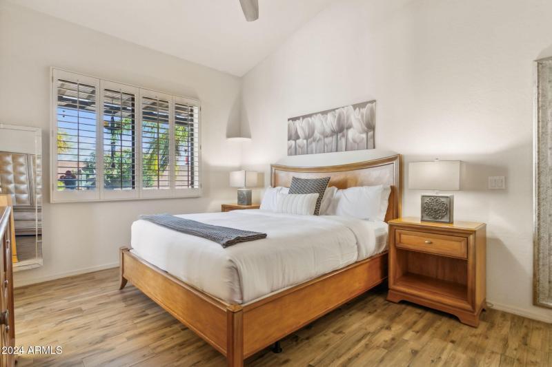 21-web-or-mls-27231-n-47th-st