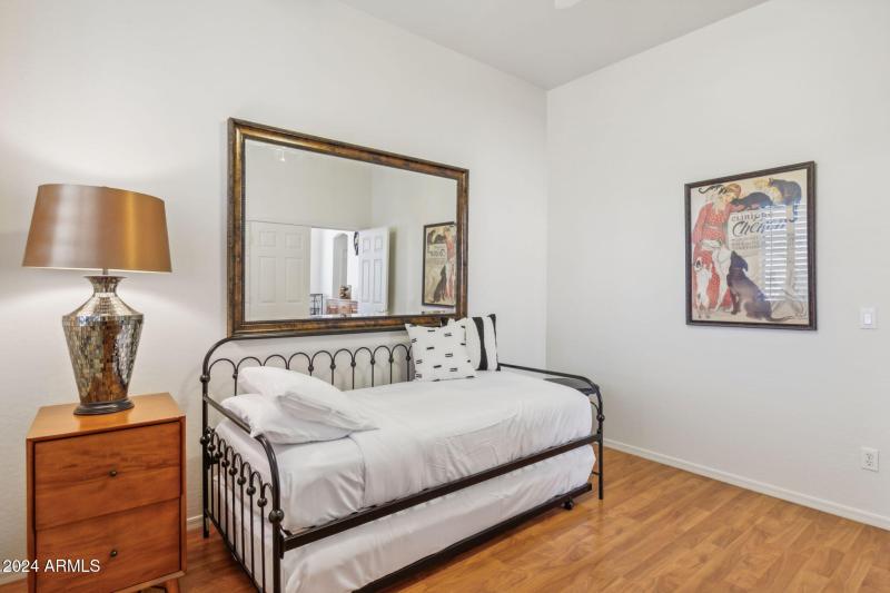 30-web-or-mls-27231-n-47th-st