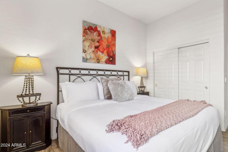 32-web-or-mls-27231-n-47th-st